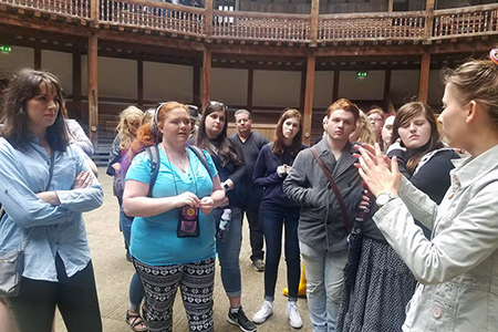 students tour the globe theatre